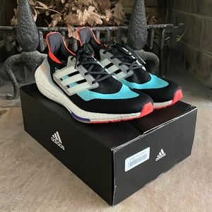 Like new Adidas Ultraboost 21 multicolor Size 12.5